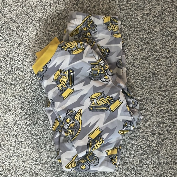Boys size 6 set of PJs - Picture 2 of 3